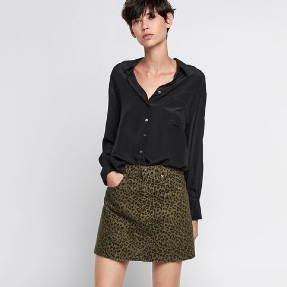 ✨ZARA✨Khaki Leopard Print Denim Skirt - Picture 2 of 4